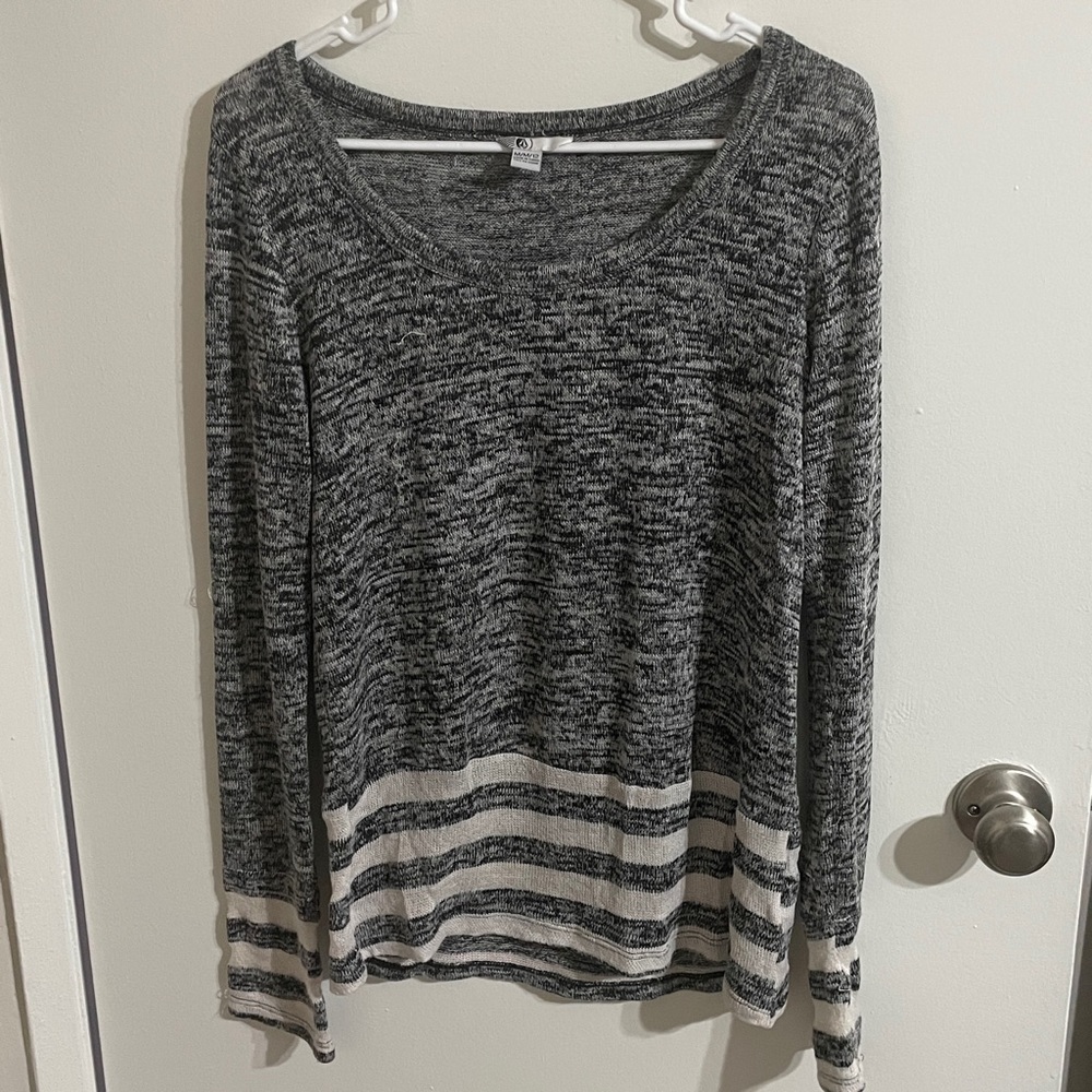 EUC Grey/White Volcom Sweater Medium